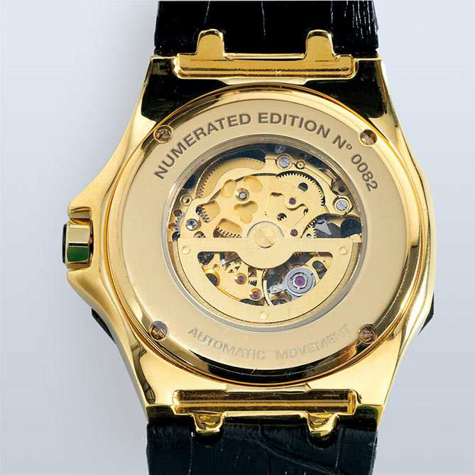 Reloj elegante de hombre en acero y oro, Attitude Automatic: Caja de Acero de calidad quirúrgica y doble bisel.