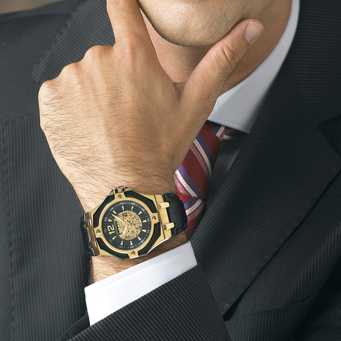 Reloj elegante de hombre en acero y oro, Attitude Automatic: Agujas luminiscentes para facilitar su visión en la oscuridad.