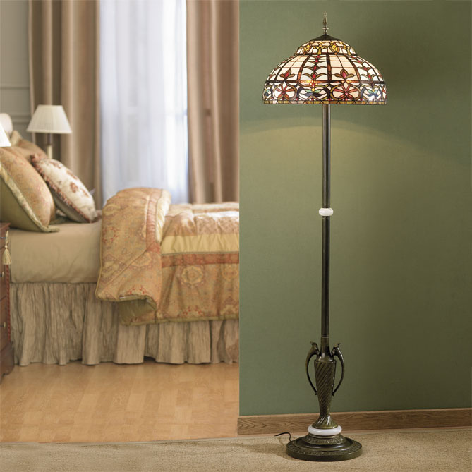 Lámpara de Pie Cosmopolitan: Altura de la lámpara: 180 cm